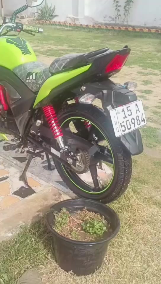 سلام عليكم هاوجي متاح للبيع 2023دراجه مكفوله ماشيه 50000 سعر الدراجه 20ورقه وبيها مجال مسجله مكان البذياب قرب مدرسة السمي***********+***********
