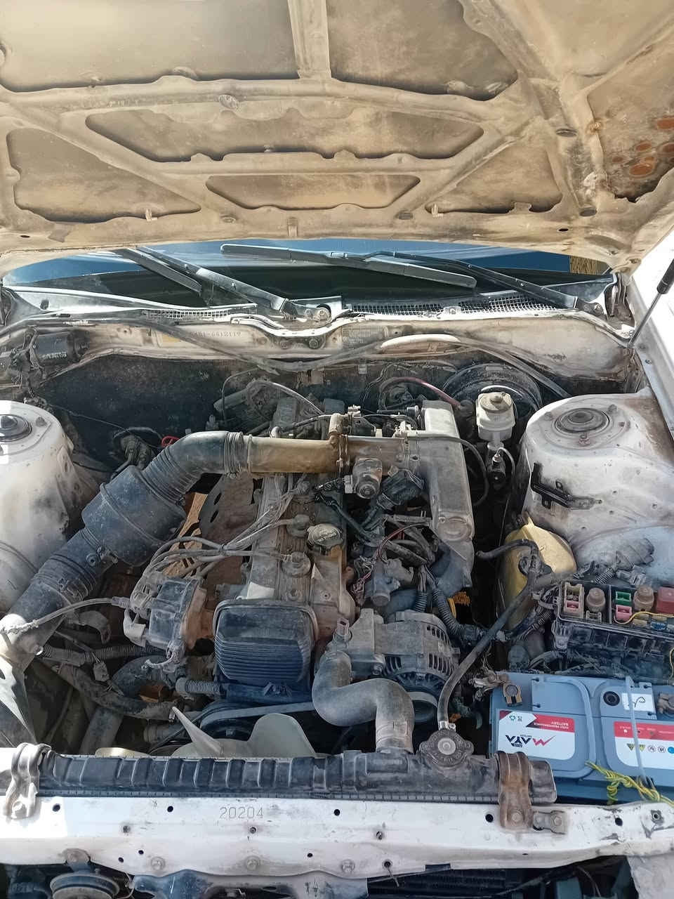 سلام عليكم مارك تكم كربلائيه موديل1992 للبيع بيه تكم تصليح مكفوله من ضربه قويه وشواصي وكص ونقل وعيب شرعي واصوليات محرك وكير ونجي ناعم خير من الله تخم تاير جديد 
رقم مثنى انكليزي 
مكان السياره نجف 
السعر 40
***********
