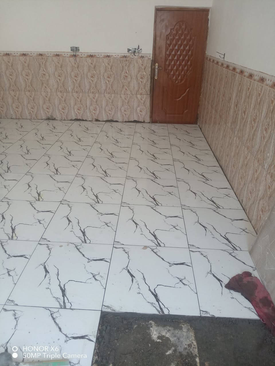 سلام عليكم خلفه تطبيك راضيات بورسلين *********** متفرغ حالين شتغل على يومي على المتر *********** وتساب
