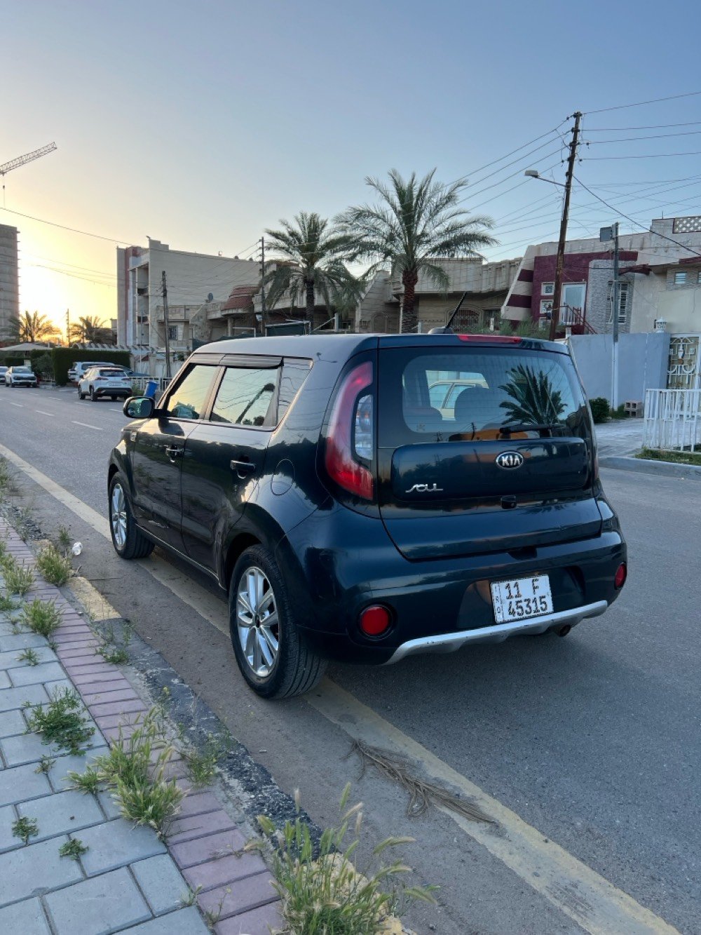 كيا سول موديل 2018 وارد امريكي
اللون كحلي 
رقم بغداد باسمي ماشيه 86 الف 
محرك 2000 gdi وكير at
*السياره مكفوله كفاله عامه من الصبغ والتبديل والايرباك
فقط بارد بسيط جداً في الباب
*مواصفاته بصمه شاشه كبيره لمس مع كامره
سماعات ماركة هارمن كاردن لايت زنون حساس اطارات تحكم ستيرن مثبت سرعه وبعد بيه مواصفات
صدرهه جديد تخم تاير ياباني جديد
السياره نظيفه جداً وبلعافيه علتصير من نصيبه 
مابيه اي نقص ربع متصرف عليه  
سعرهه 123 ورقه وبيه مجال بسيط
مكانه بغداد المنصور او حي العدل للاستفسار 
***********
***********