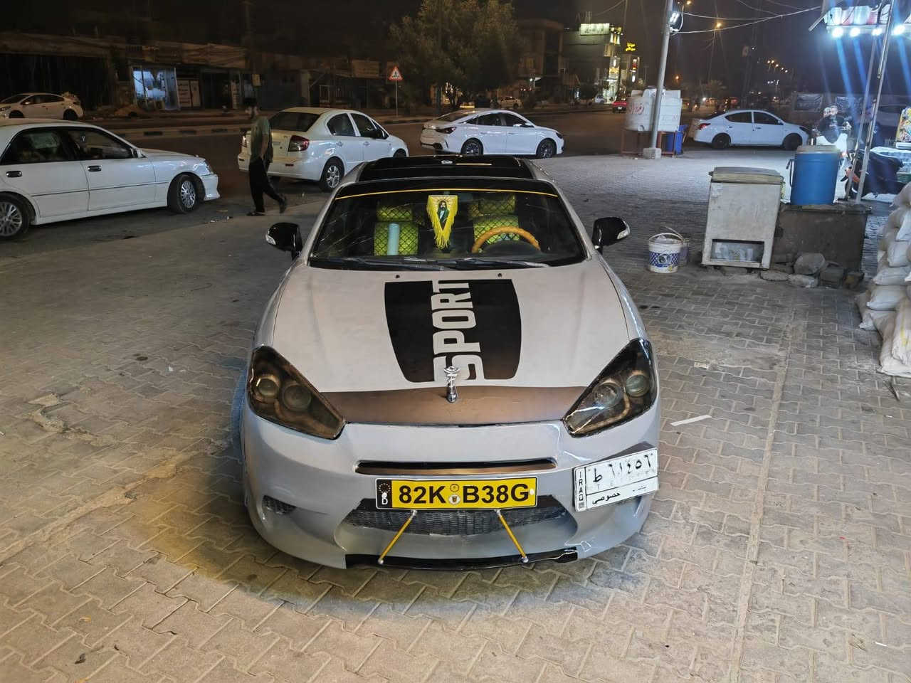 سياره تيبرون تك باب رياضي 
محرك ٢٠٠٠ جديد قبل فتره شادي 
السياره مكانها بلكوت 
السياره بلمشي صاروخ ما تنلزم شكلها احلى من الصور 
تبريدها نقص فقط غاز 
عوزها ترتيبات قليلة  
رقمها بغداد بأسم بنت من الصويرة تريد تحويل او وكاله 
سعرها ٦٥  وبيها مجال 
***********
