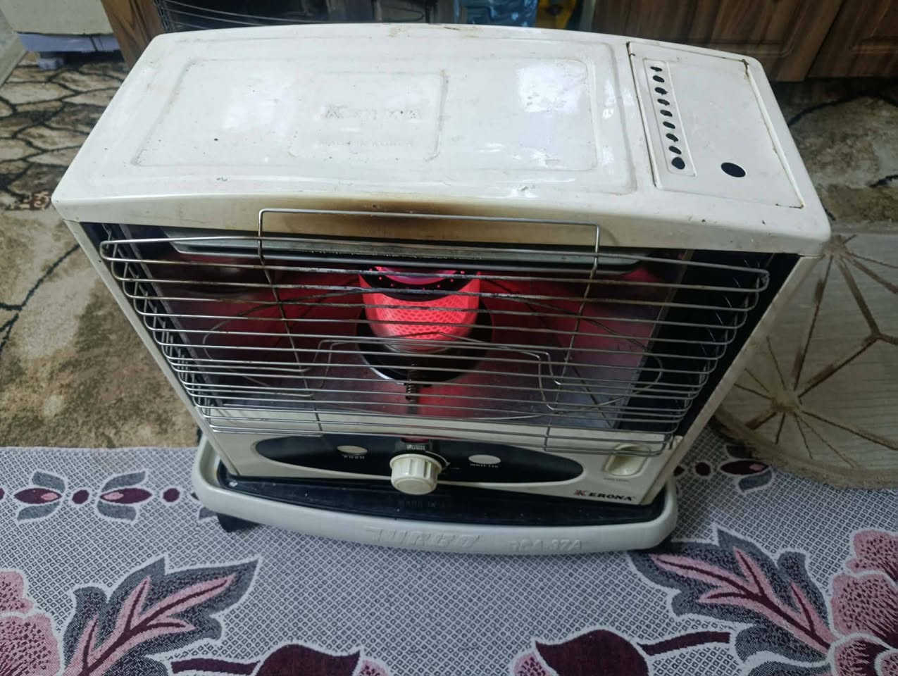 صوبة نفطية للبيع سعر ٧٠ الف وبيها مجال
مامتواجد بالفيس هذا الرقم ***********
