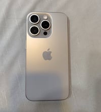 آيفون ١٥ برو • مفتوح شركة • شريحة ما تشتغل