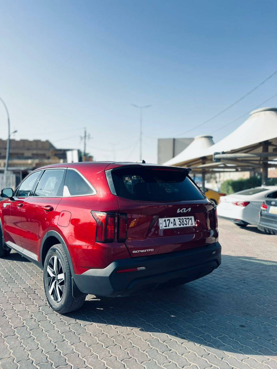 للبيع: كيا سورينتو 2023 – مواصفات أمريكي (High Grade 2.5L)
فرصة ممتازة لامتلاك سيارة شبه جديدة وبمواصفات عالية 👌

🔹 الموديل: كيا سورينتو X – 2023
🔹 المحرك: 4 سلندر – 2.5L بنزين
🔹 القير: أوتوماتيك
🔹 الممشى: 75,000 كم
🔹 اللون: مارون
🔹 عدد المقاعد: 7 ركاب
🔹 الداخلية: شامواه + جلد
🔹 اللوحة: المثنى – خصوصي
🔹 الأجزاء المطلية: كليّن تايتل
🔹 الحالة: بدون حوادث – سونار – صور أمريكي
🔹 التخليص: جاهز وتدليل

✨ المواصفات والميزات:
 • بصمة تشغيل عن بُعد
 • حساسـات أمامي وخلفي
 • شحن وايرلس
 • إشارات بالمرايا
 • شاشة لمس كبيرة
 • تبريد قطعتين (مناخ ثنائي)
 • تدفئة كشنات
 • نظام حفظ المسار
 • وسائد هوائية متعددة

💰 السعر: 248 (ماكو هيج سعر نهائي 
تعال وشوف بعينك شكد نضيفه من فضله كل شي بيه حلو 
)
+964 787 495 0198 📞

⸻
