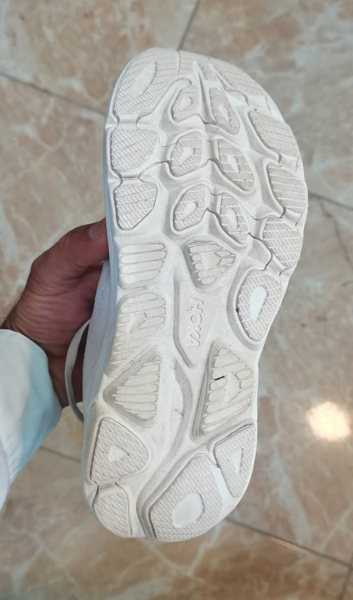 Hoka Clifton 10
قياس ٣٨
طول قدم ٢٣.٥
نضيف ارجنال و توصیل مجاني


**إذا كنت صاحب هذا الإعلان وتريد حذفه لأي سبب، رجاءا أرسل رسالة إلى الدعم الفني**