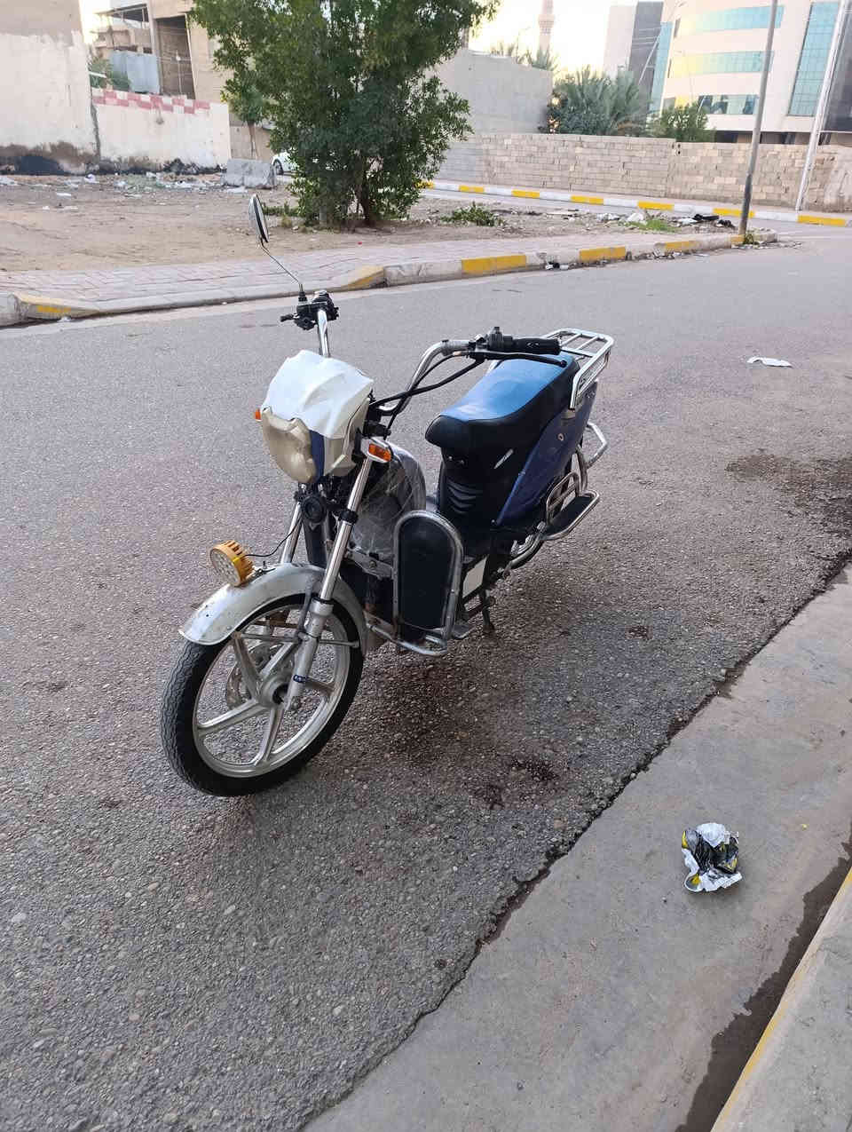 دراجه شحن للبيع بطاريات جديده 5
السعر 350 ألف وبي مجال 
استفسار اكثر رقم الهاتف ***********
