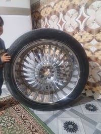 عندي هاذا الويل مع تخم تاير جديد حجم ٢٢ للبيع) ٠٧٨٠٥٩٥٠٥٧٩