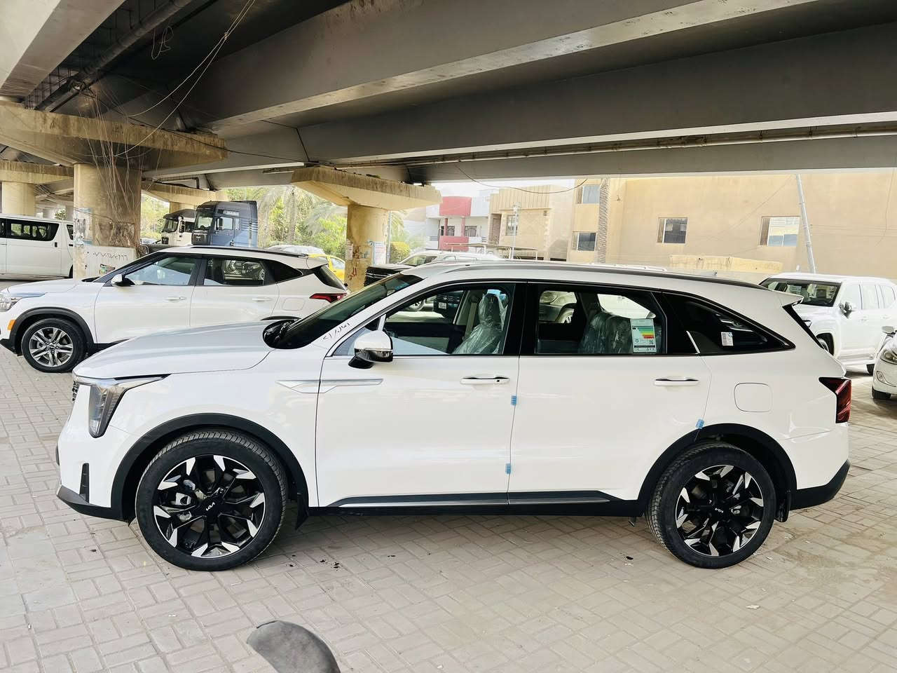 سلام عليكم سورنتو موديل 2025  خليجيه مكفوله كفاله عامه حتى من الرصعه ماشيه 10 الف وقابل للزياده الشركه الدوليه بيهه ضمان خمس سنوات مع تبديل الدهن مجاني  باسمي رقم بغداد مواصفات السياره 
كشنات الاماميه كهرباء عدد 2 
تبريد ثلاث قطع مكينه 2400 
سبعه راكب بصمه ترحيب تشغل عن بعد جنطه كهرباء ويل كب حجم 20 كير ماوس بردات اصليه اشاير مري فول تحكم ستيرن شاشه متصله  وباقي المواصفات المعروفه سعر السياره 290$ وبيهه مجال جدا بسيط مكانهه بغداد الصليخ قرب جسر ال600  للاستفسار الاتصال على الرقم *********** ابو محمد
