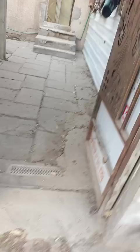 مشتمل للايجار بشارع مستشفئ ابن البلدي علشارع العام المشتمل معزول مثل ما موضح بلفيديو حاليا بي موجر راس الشهر يطلع منه للاستفسار ***********
