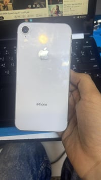 آيفون اكسR للبيع  ذاكره 64 بطاريه 82 الجهاز مبدل ظهر  السعر 150 077055...