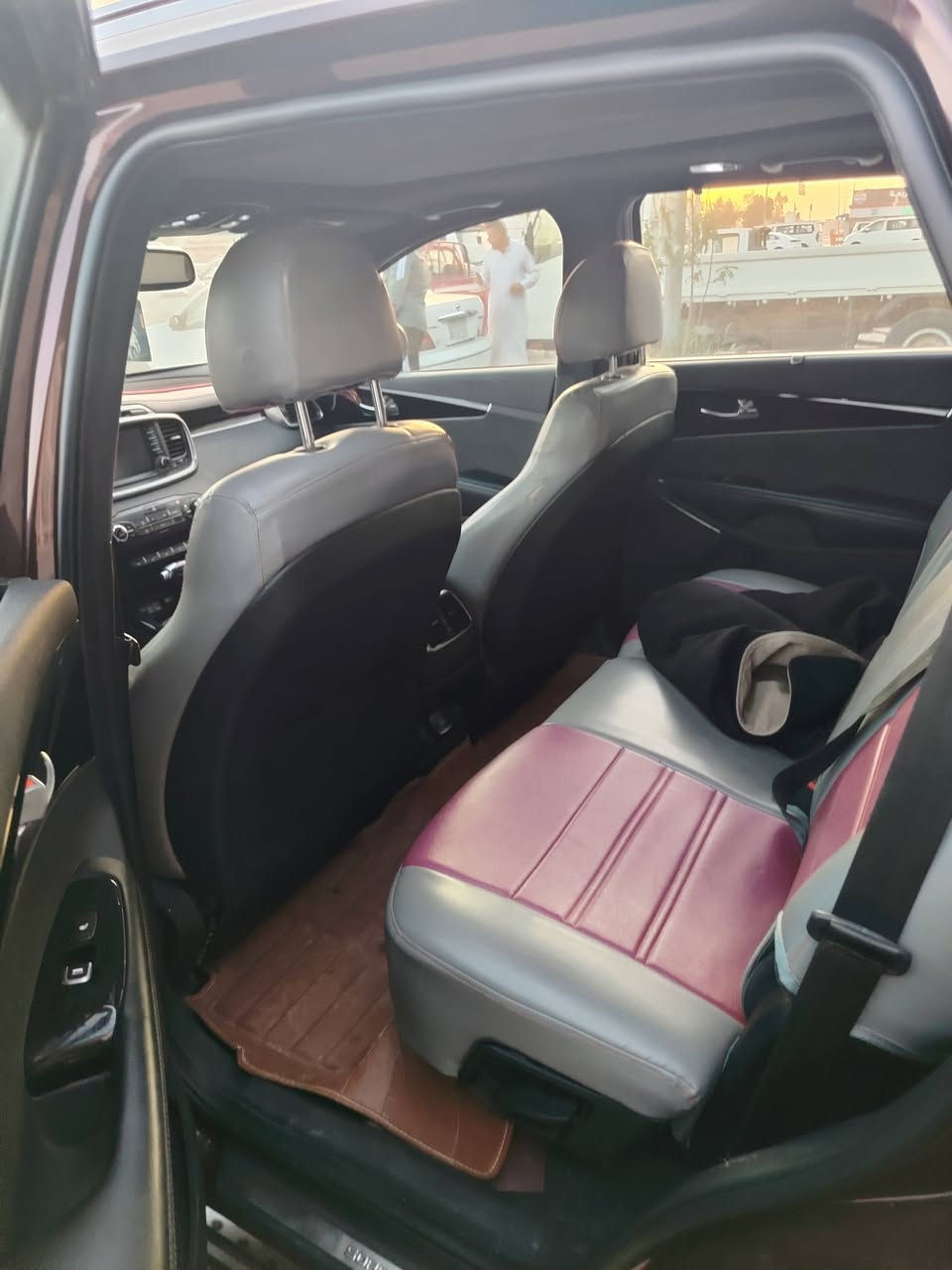 السلام عليكم
كيا سورنتو موديل 2018 SX رقم بغداد باسمي

محرك 4 سلندر 1600 تيربو
ماشيه 134كم 

 سياره فول واحد ع واحد
 
وارد أمريكي حادثه قطعه وحده ع بارد معدله

سعرها 170$  وبيها مجال..

مكان السياره واسط

رقم الهاتف ***********
