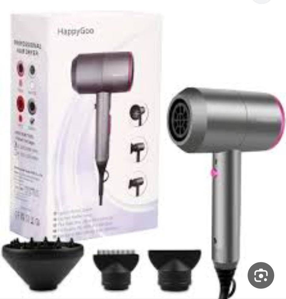 مجفف الشعر في الصورة هو HappyGoo Ionic Hair Dryer. يأتي بمحرك قوي، تصميم مريح وخفيف الوزن، وتقنية الأيونات لمنع التجعد. يضم إعدادات متعددة للحرارة والسرعة، بالإضافة إلى 3 ملحقات فوهة (مثل الموزع ومكثفات الهواء) لتصفيف الشعر بدقة. بسعر 10 الف


**إذا كنت صاحب هذا الإعلان وتريد حذفه لأي سبب، رجاءا أرسل رسالة إلى الدعم الفني**