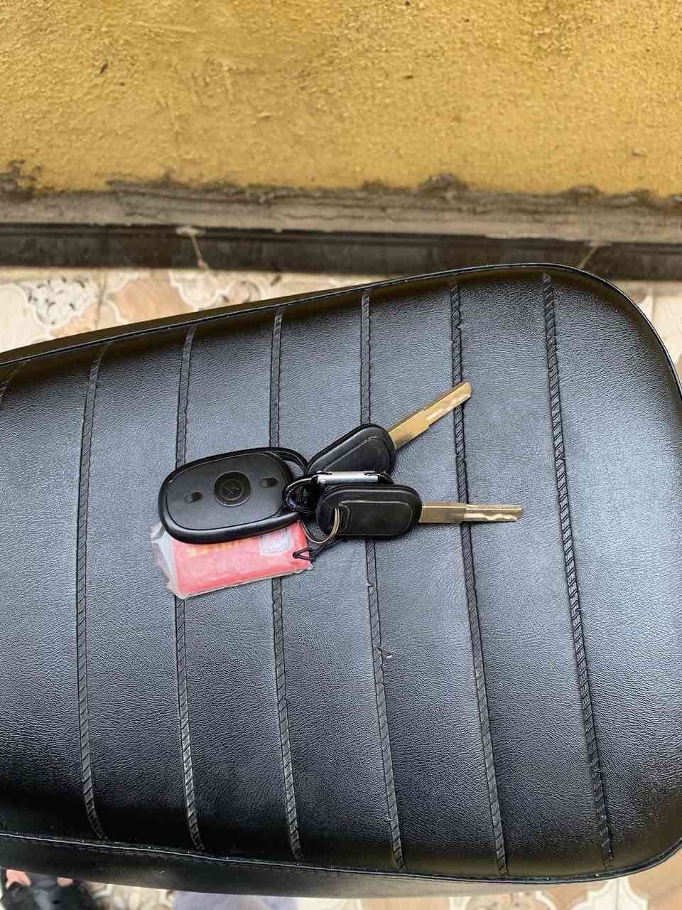 السلام عليكم دراجه شحن R11 دراجه جديده بعدهي مصارله هواي من شتريته خمس بطاريات حجمهن 32 دراجه كلشي مناقصه رايدها 550 وبيها مجال عنواني المطيحه ***********
