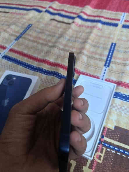 السلام عليكم 
آيفون 13 عادي للبيع 
الجهاز كامل الملحقات ذاكره 128 بطاريه 87 الجهاز مداخل صيانه ابد عدد دورات الشحن 659 الجهاز فحصته حاسبه الصوره موجوده بالمنشور عنوان بغداد البلديات 
السعر 400 
***********
