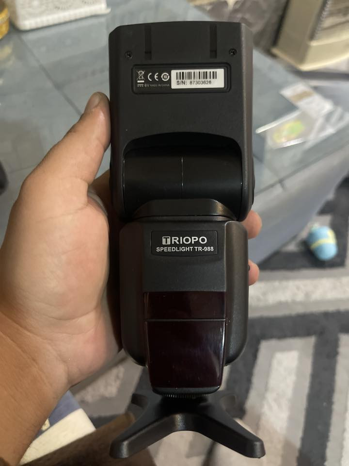 فلاش كامره جديد بل كارتون مامستعمل بس مرتين اشريته جديد السعر 100. ***********
