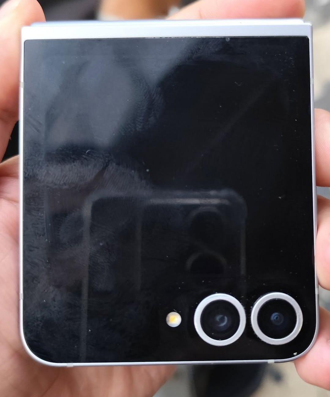 galaxy z flip 6
تەنها ٣٢٠ دۆلار قوفل
خاوێنی سەدا ٩٥
٢٥٦ رام ١٢
١ سیم ، ئی سیم 
فول موسەفات 
جوانترین مۆبایل 
شوێن هەولێر 
گەیاندن هەیە 
*********** الدوار, صلاح الدين
