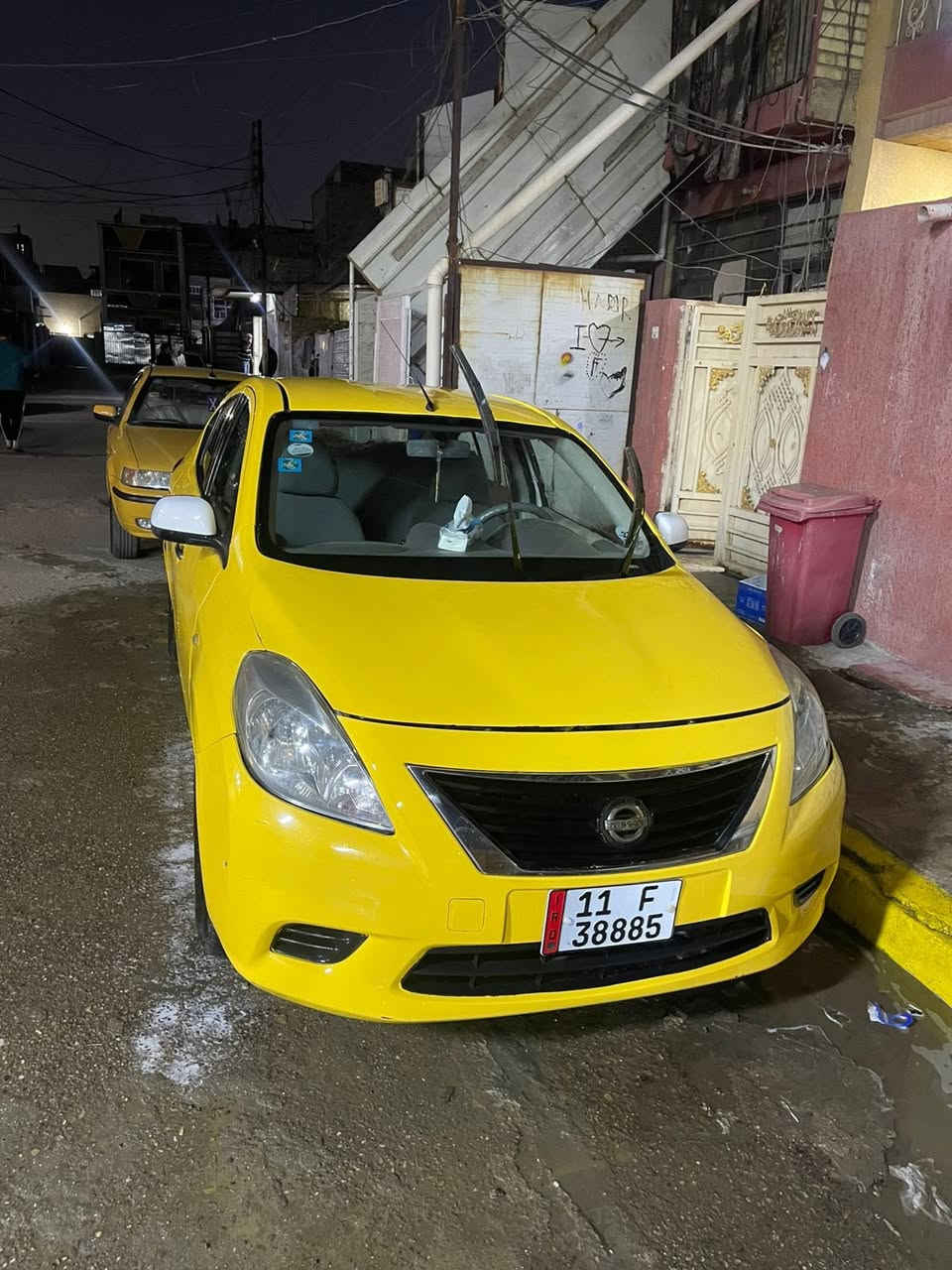 نيسان سني 2013 اوتماتيك ام البليته الزركه
السيارة جاهزة مكينة بلادي حدادية جديدة زوج تايرات جدد 
رقم انكليزي هزة بعدها ممنتهية 
ب 80 وبيها مجال للشراي 
بغداد الزعفرانية 
***********
