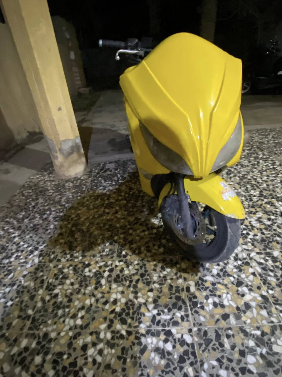 فورزه 0/10 دهن جديد قبل 3ايام بدلته امزويل ارقه نوعيه مي راديتر زيتي بانزين محسن دراجه خير من الله مكاني بغداد المدائن متواجد واتساب او اتصل عل رقم  ***********
