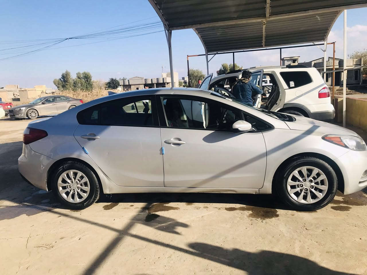 السلام عليكم ورحمة وبركاته سيارة كيه فورتي موديل 2016 رقم اربيل دولي بسمي سنويه 2030 هزه جديده محرك جديد صدر جديد طخم تاير ضرر 3قطع بدون دواخل السعر 113 وبيه مجال ***********
