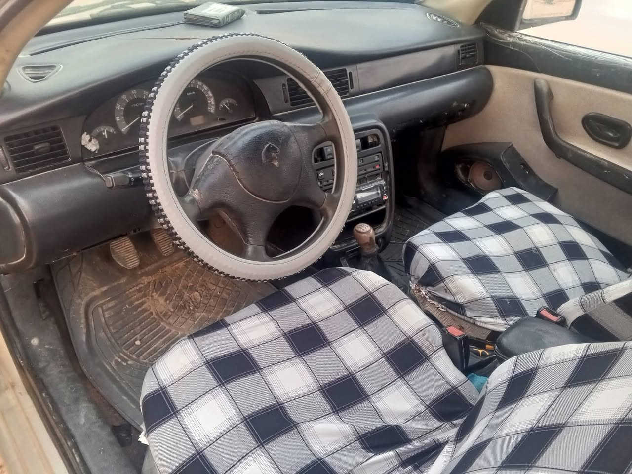 السلام عليكم سمند للبيع 2009 صبغت دعاميته بلونه وبدلت جامه كدام راعيه يريد مداور مكاني نجف مقابل قريه الغدير تعال وفقحص 
***********
