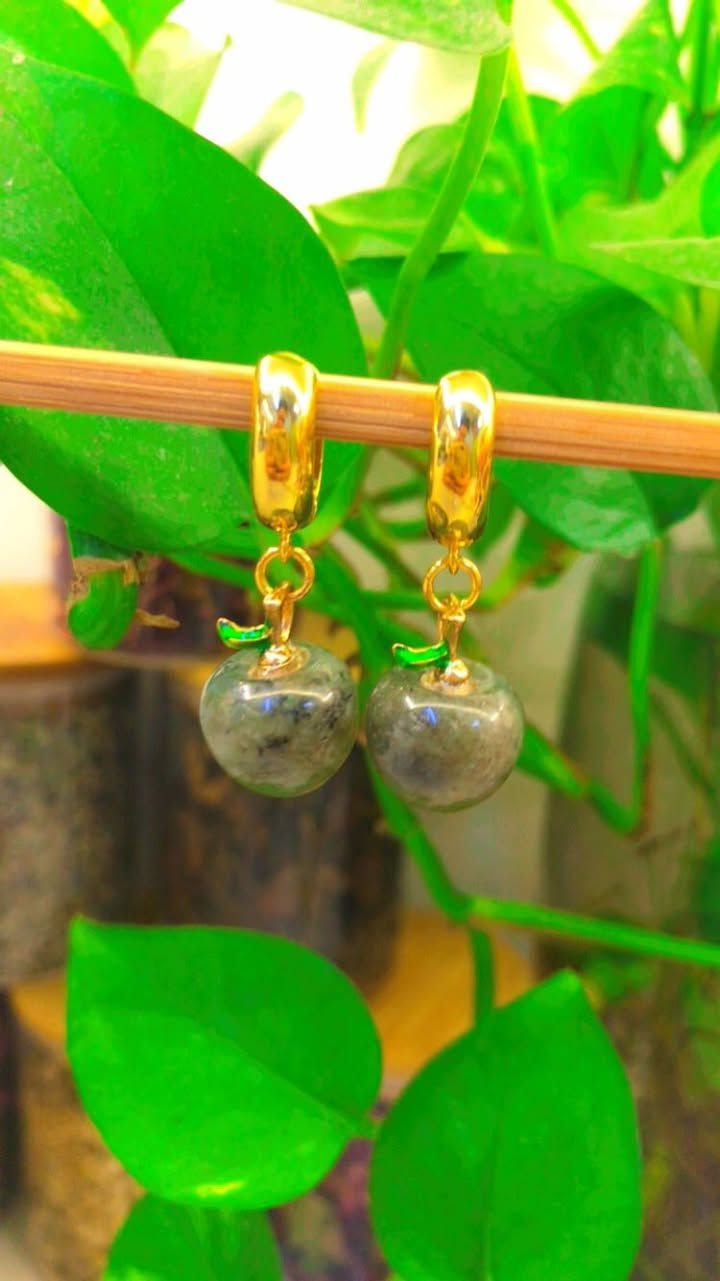 ✨
في عالمٍ تُعاد فيه التصاميم…
إيزيس تختار أن تكون مختلفة.

كل قطعة هنا ليست مجرد إكسسوار…
بل حكاية صُممت لتشبهكِ وحدكِ 💜

🔸 طلاء ثابت يحافظ على بريقه مع الوقت
🔸 تصاميم تُصنع بحب… لا تُكرر
🔸 أحجار مختارة بعناية… تحمل نية وطاقة خاصة

في إيزيس…
لن تجدي شيئًا يشبه الآخر،
لأنكِ أنتِ أيضًا لا تشبهين أحد.

✨ قطعة واحدة… طاقة خاصة… حضور لا يُنسى ✨

#إيزيس #تصاميم_خاصة #أناقة_مختلفة #طاقة_أنثوية


**إذا كنت صاحب هذا الإعلان وتريد حذفه لأي سبب، رجاءا أرسل رسالة إلى الدعم الفني**