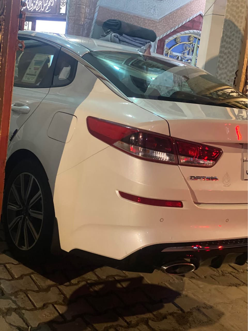 السلام عليكم 

كيا اوبتيما خليجي موديل 2020 
مكينة 2400 دوش 
ماشية 115 
مواصفات السيارة 
حساس امامي خلفي + كامرة خلفية 
شاشة معلومات 
تبريد قطعتين 
ترحيب المري طوي ويا السويج 
سويجين السيارة الثاني ما مستعمل 
تحكم ستيرن جهتين 
ويل كروم 5 حتى السبير 
اللون ابيض صدفي 

السيارة جديدة استعمال شخصي وجاهزة من كلشي كير مكينة حدادية تبريد كلها جديدة 
السيارة مكفولة ضربة وصبغ عده بارد بين البابين بدون صبغ وبدون داخل 

السعر 185 
البصرة المعقل 
للاستفسار : ‭0780 131 9334‬

‭0771 080 3867 البصرة, العراق
