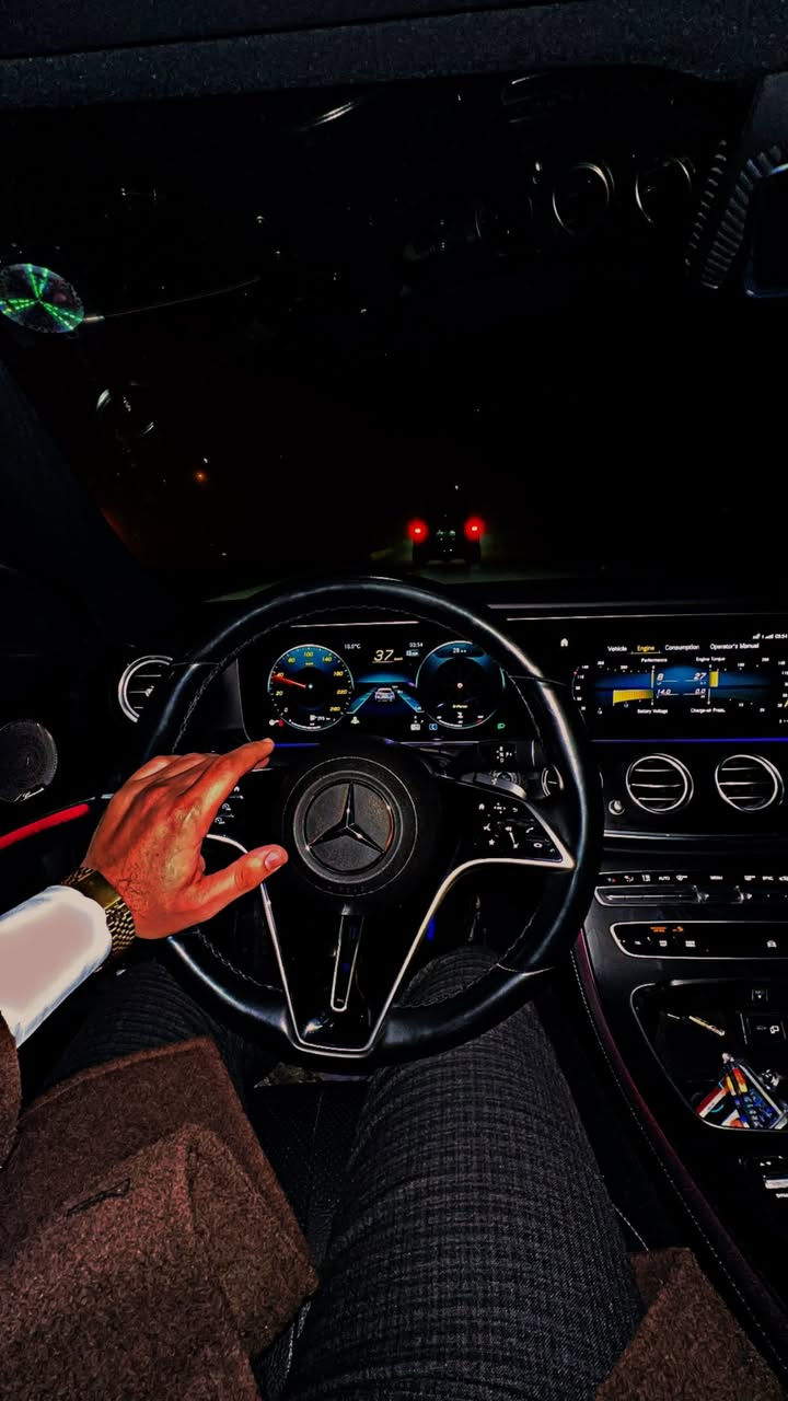 مارسيديس بينز E350 CLASS AMG 2022
وارد امريكي قطعتين استبدال جاملغ امامي عكس السائق والبنيد نفس اللون بدون دواخل ايرباك استيرن راجع شركه ماشيه ٣٦ ميل
فول موصفات 
1. فتحه بنوراما
2. ابواب بصمه 
3. كامرات 360 
4.صندوق كهرباء  
5. داخل اسود 
6.كشنات تدفئه 
8. رادارات امامي خلفي جوانب 
9. حساسات 360 درجه 
10. شاشه متصله حجم الكبير 

💎 📮

11. شاحنه لاسلكي 
12. اتو بارك + اتو هولد
13. كشنات كهرباء + مساج + خزن ميموري 
14. لد داخلي 64 لون
16. ويل  AMG أصلي دفع خلفي 
17. رقم بغداد تحويل مباشر 
18. مكان السياره بغداد المنصور 

***********
