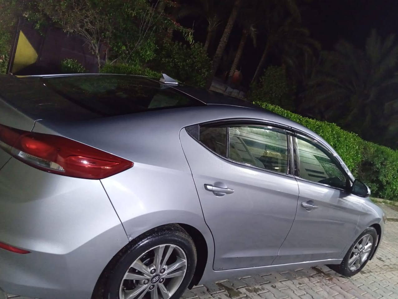 السلام عليكم للبيع النترا 17 امريكي بدون حادث بيها الدعاميات مصبوغة والدوسة جهة اليمنى محرك 2000دوش نص فول 
ملاحظه السيارة تحتاج صدر وتأيرات نص عمر
السعر 132بيها مجال مكاني بغداد 
الهاتف ***********
