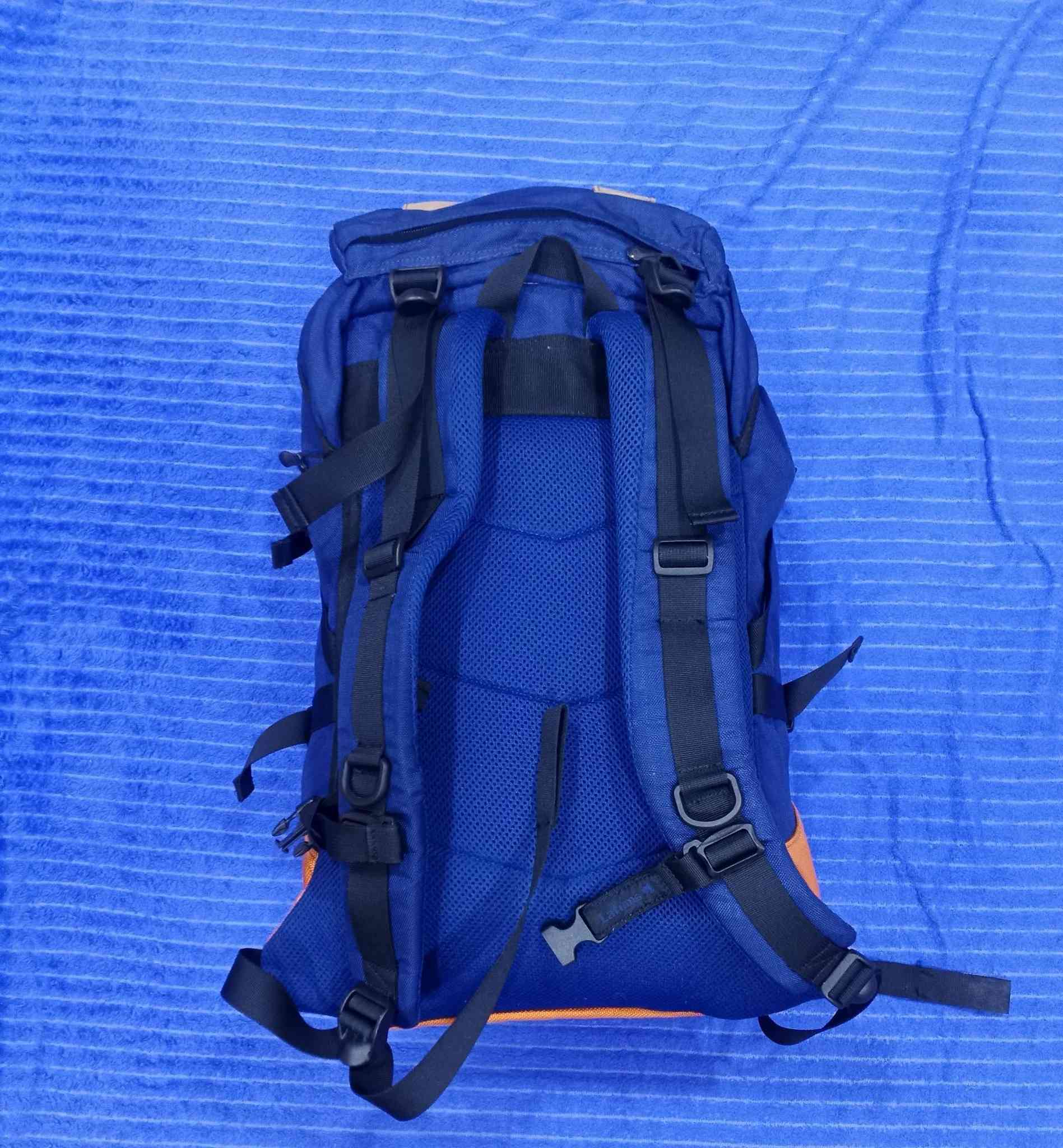 جنطة جبلي اوربي كندي  غير مستخدمة السعر ٢٥ الف مع التوصيل ***********
