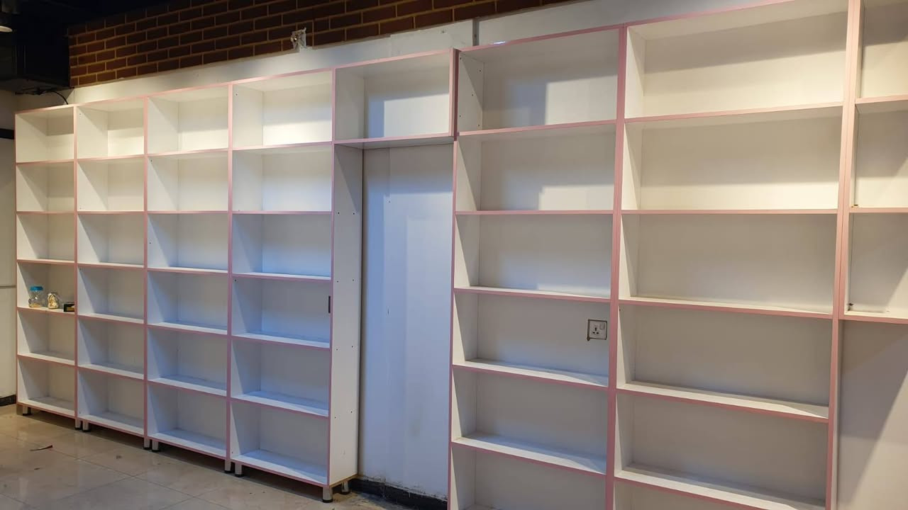 رفوف صيدلية للبيع بسعر مناسب خشب تركي دراجة اولى الاتصال على الرقم ***********
