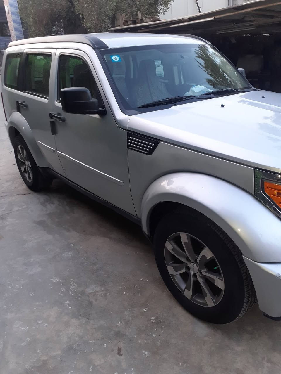 السلام عليكم من رخصه الادمن للبيع دوج نترو 2008 سياره بااسمي رقم نكليزي مشروع وطني سياره نقصها فقد تبريد باقي كله جاهز محرك كير تايرات كهربائيات كله جاهزه كشن كهربائي حادثها جاملغ الايمن عايد نفسه بدون تبديل سونارها موجود بيع بدون مراوس العنوان بغداد حسينه الراشديه السعر 85 وبيها مجال حك الجيه اتصال *********** الله يرزق الجميع
