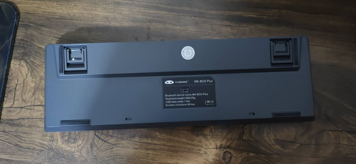 سلام عليكم شباب كيبورت واير ليس شحن سعرة 30 الف تواصل واتس اب ***********
