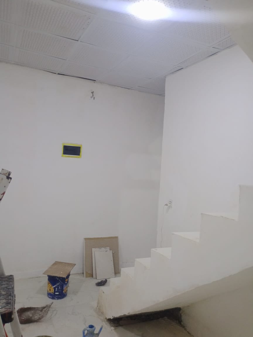 للبيع دار ١٠٠ م براكيه شارع المعمل قريب اسواق حسين الرماحي بناء جديد شارع ١٠ م تبليط يبعد ٢٠٠ م عن الشارع العام السعر ٣٥ مليون للاتصال *********** مجتبى معله او مراجعه مكتب ضي الحسن للعقار
