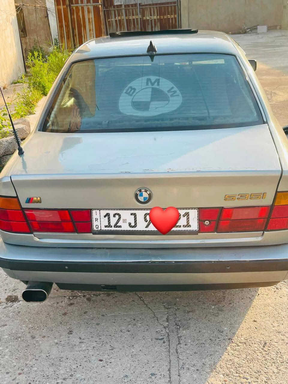 سلام عليكم بي ام حجم 535مويل 1991 مكينه وكير مابيه خرسه باتري جديد طخم تايات جديد باتري جديد تبريد شغال سنويه جديده 2031  تنتهي كربون بانزين بيه بسمي اني لشرعي رقم انكليزي نينوى مصبوغه جماليه للاستفسار/***********/***********
