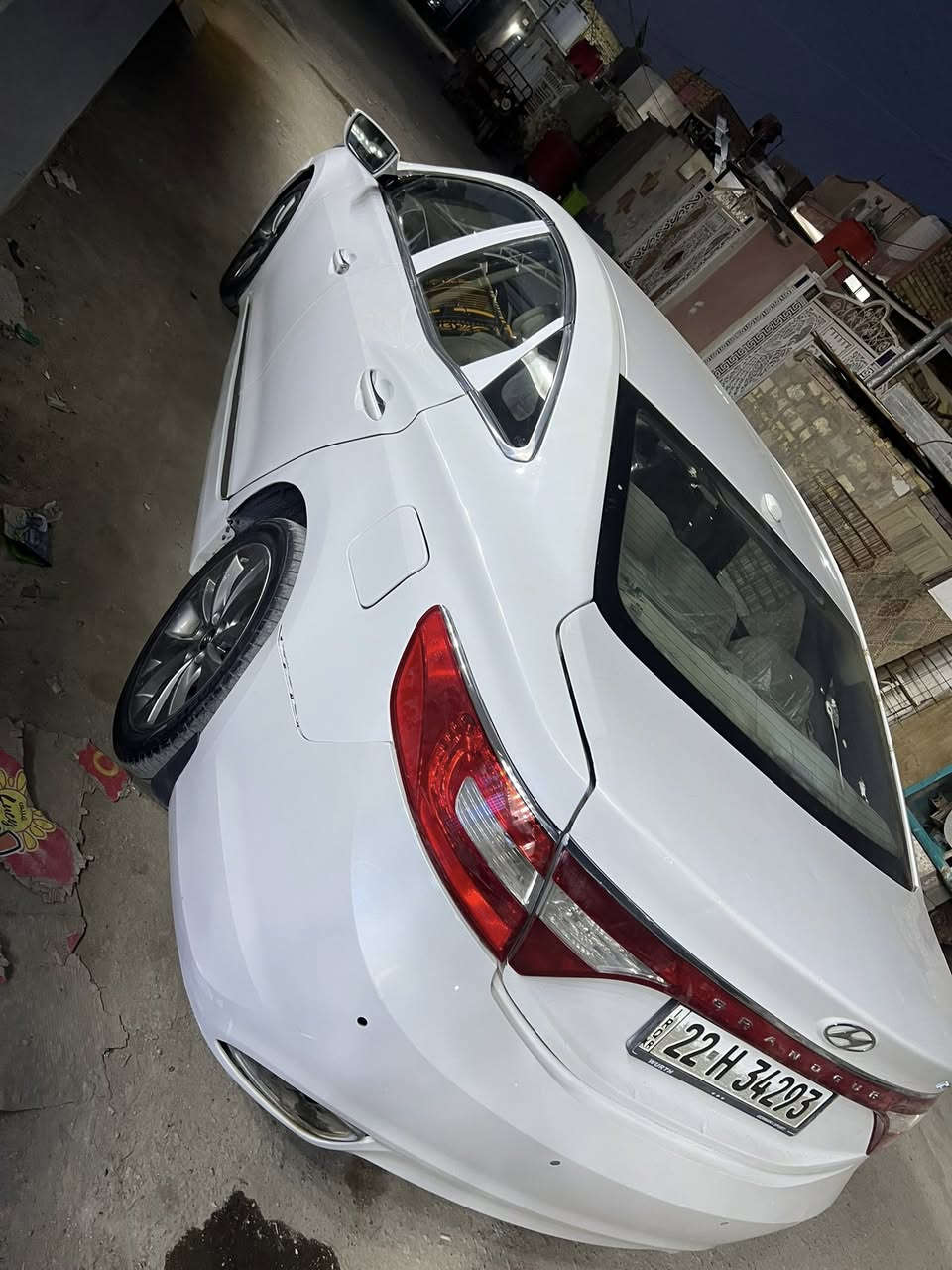 السلام عليكم سياره نوع ازيره موديل 2014 وارد خليجي بيها رشاة صبغ اثر اشخوط وطخات بسيطه مكفوله من لعيب الشرعي سياره جديده محرك 6 سلندر  مكفول كير تبريد حداده تخم تاير كله جديد رقم انكليزي مكان السياره ميسان السعر 98 الشراي يتصل ***********///***********
