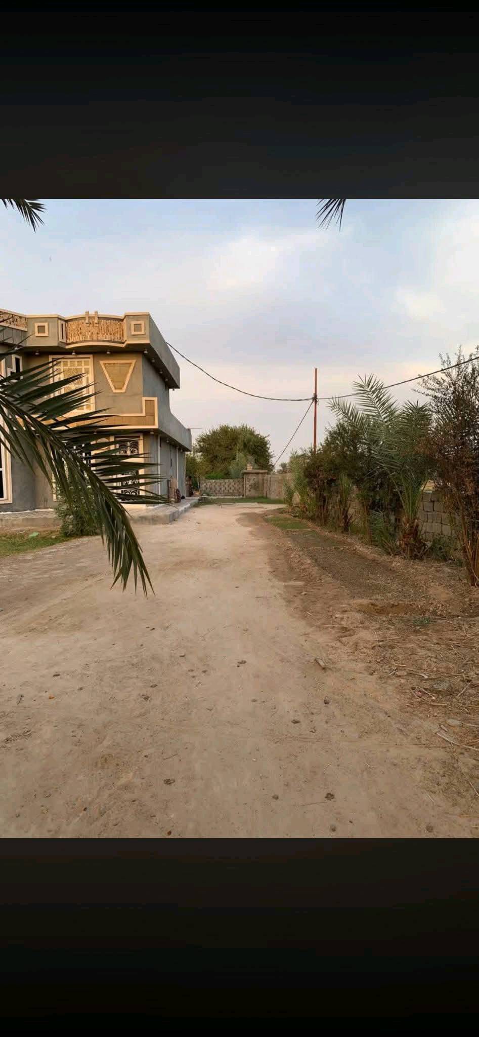 سلام عليكم
بيت للبيع مساحة لارض 3دونم مساحة البيت 1000متر

قضاء عامرية الصمود مجاور جسر لعناز 

مع بستان يتكون من 120شرة برتقال 30 رمان و10ليمون 

و10 نخلات و10تفاح

يتكون من 4غرف 5×5

استقبال 8×5

صاله 16×4,5

مطبخ داخلي ومطبخ خارجي 

ومخزن خارجي 

كامل كله مابي اي نقص

بناء حجر وسنه البناء (2022)

سعر 125مليون بي مجال 

الأرض طابوا زراعي سند 25

الاستفسار عله الأرقام التالية (‏‪***********‬‏)واتساب 
(***********) اتصال