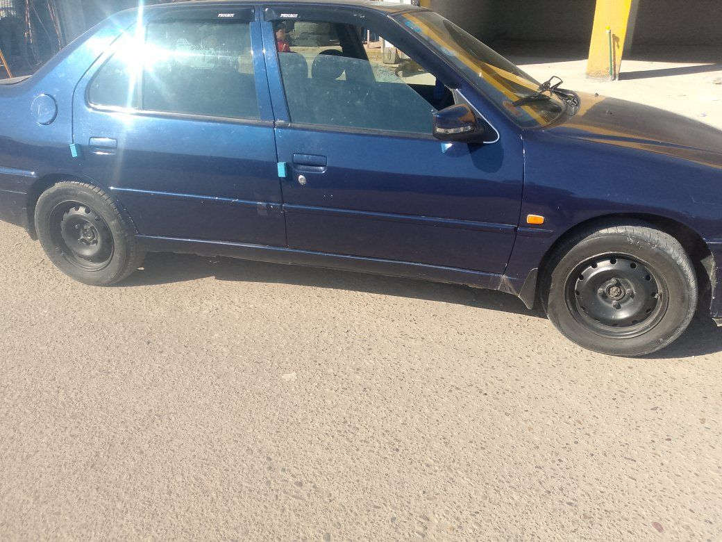 بيجو 
موديل 2001
كير مكينه خير من الله 
تبريد نقص غاز فقط  
صدر امامي خلفي جديد 
باتري جديد 
تخم تاير جديد 
سنويه لل 2027
السياره بسمي رقم انكليزي 
***********
مكان سلمان باك المدائن
السعر 42 بيه مجال قليل
