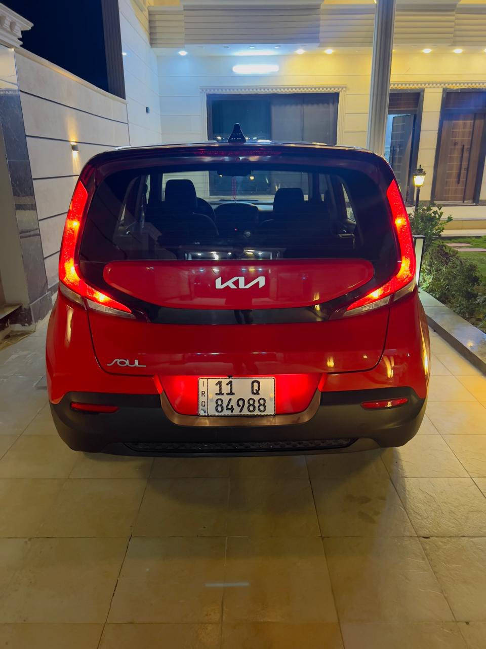 سلام عليكم كيا صول موديل 22 محرك 2000 دوش  موصفات عاديه حادث جاملغ وربع البنيد كلش جديديه السياره ماشيه 75 الف السعر 150 وبيها مجال للشراي الشراي يتصل ويدلل *********** العنوان قرب جزيرة بغداد السياحيه
