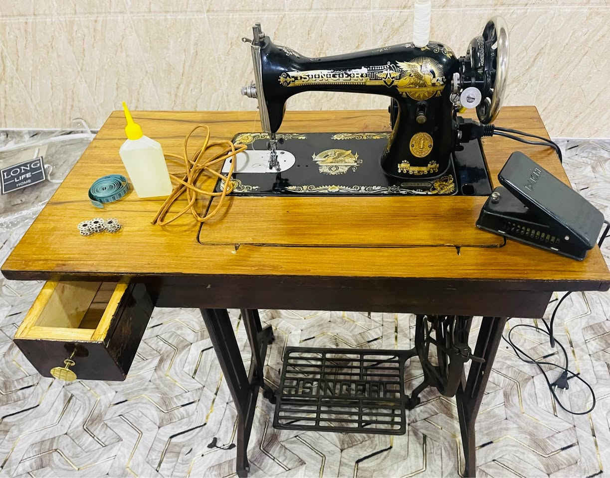 ماكنة خياطة سنجر انگليزي القديم انتيك صنع عام 1942 تخيط بشكل ممتاز جميع أنواع الأقمشه بلاديه بالكامل ما واصله تصليح بالشرط تخيط على الرجل ( قايش) وتخيط بالكهرب( ماطور دواسة)السعر 150 ألف
للمهتم خاص *********** 
المكان كركوك يوجد توصيل كركوك, العراق

