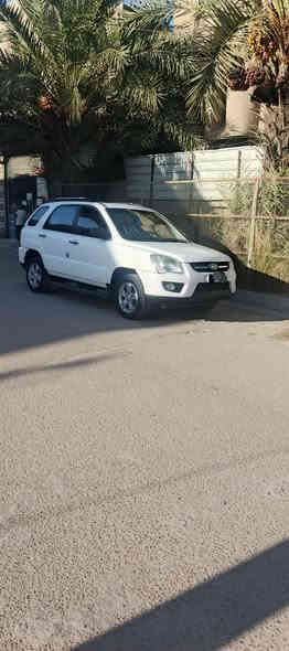 سلام عليكم
كيا سبورتج موديل 2009خليجي 
محرك ألفين المرغوب 
ويل كب لون أبيض 
رقم انكليزي تحويل ثاني يوم
حداديه نضيفه
كير ومحرك نضيفات 
سعر 125مكاني بغداد البياع ***********
