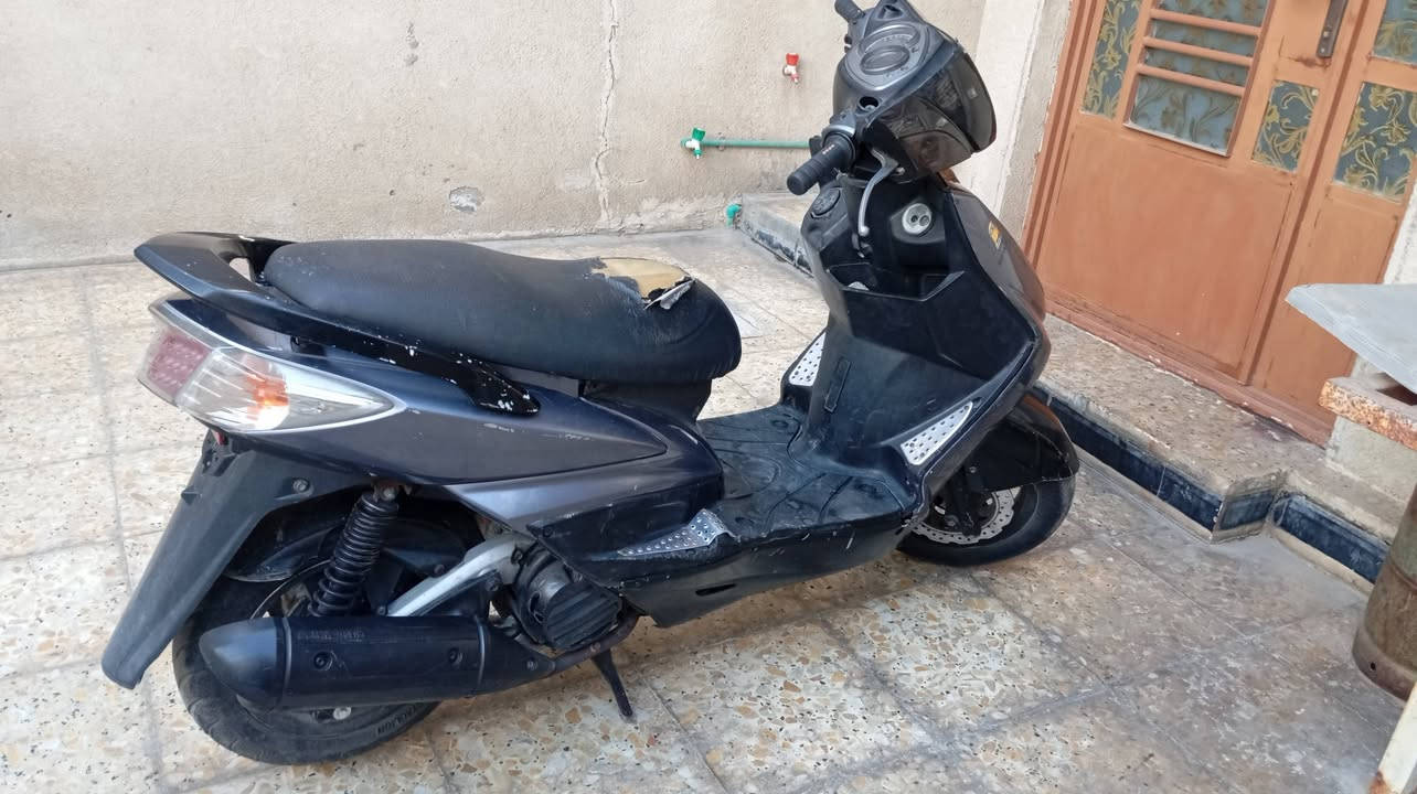 السلام عليكم دراجه للبيع سكنس فحل شغاله مراوس العنوان الشعب حي الجزائر الرقم ***********
