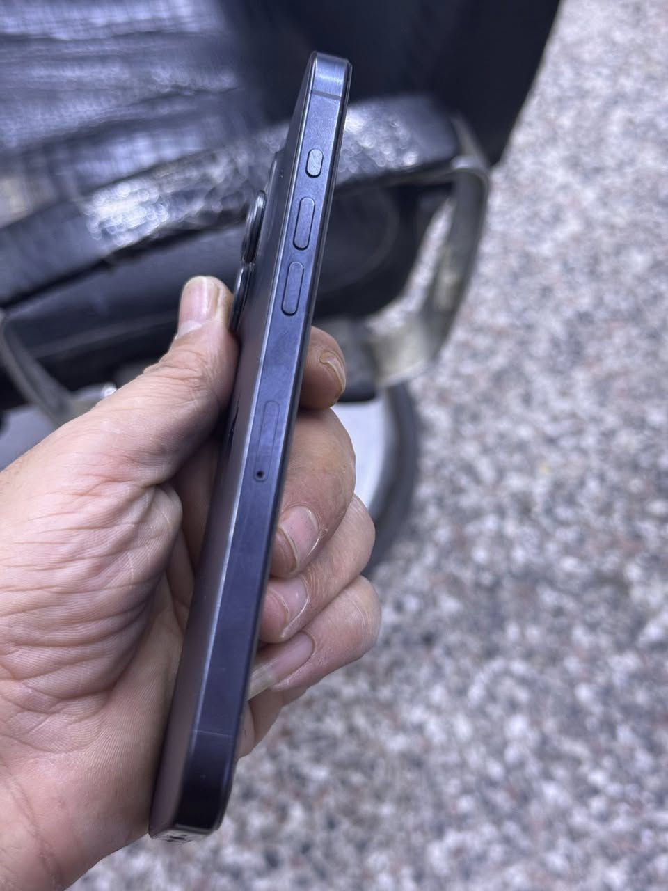 السلام عليكم شباب ١٥ برو ماكس ذاكره ٢٥٦ بطاريه ٨٨ نظيف فقط شاشه مبدله وسلم حلوه السعر ٧٥٠ وبي مجال
للاستفسار***********
