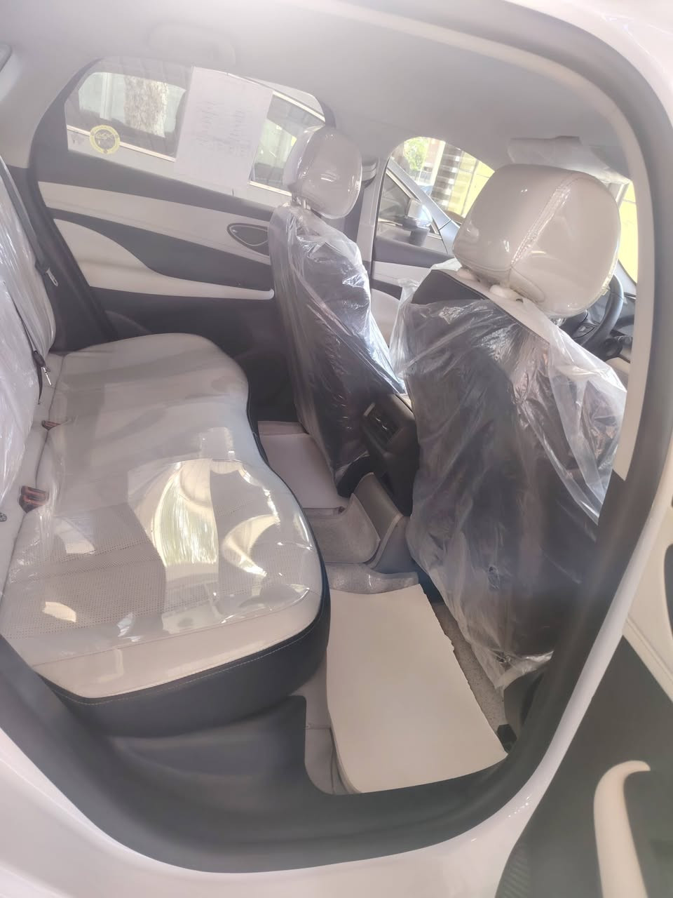 السلام عليكم
دستروير ٢٠٢٥ لون سلفر مميز جدا 
عداد المسافة //
HEV 8000
EV10000
كفالة من صبغ وبارد وتبديل بيها شخطين باب الصدر متبين بالصورة سيارة نصبتها تخبل وترايها زيرو مغلفة ارضية وصندوق تغليف درجة اولى وكل ملحقاتها كاملة 
السعر ١٩٥٠٠
سيل ٥ لون ابيض 
عداد المسافة //
HEV 3000
EV 5000
كفالة صبغ وتبديل بيها مكان صغير بالجاملغ bdr ورصعتين بالابواب جهة الصدر سيارة تخبل وداخلها والكشنات مغلفة تغليف احترافي ب ٣٠٠ الف وياها كاعيات تفصال 
السعر ١٩٥٠٠
الي تعجبة يتفضل لمعرض العبيدي الكريعات شارع المعارض وبي خير ويتدلل والي متعجبة يذكر الله بالتعليقات و يتابعني انزل مستخدم كل يوم ان شاء الله
رقم الهاتف ***********
