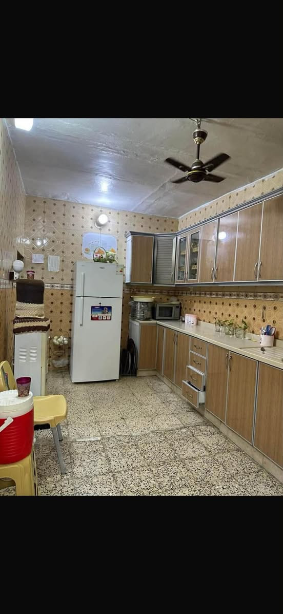 السلام عليكم 
بيت للبيع في منطقه دار السلام مساحته 135م طابق واحد 3 غرف نوم وصاله وهول وصحيات وطرمه 
عرض الشارع 8 م 
كامل كلش حلو
*********** للاستفسار
