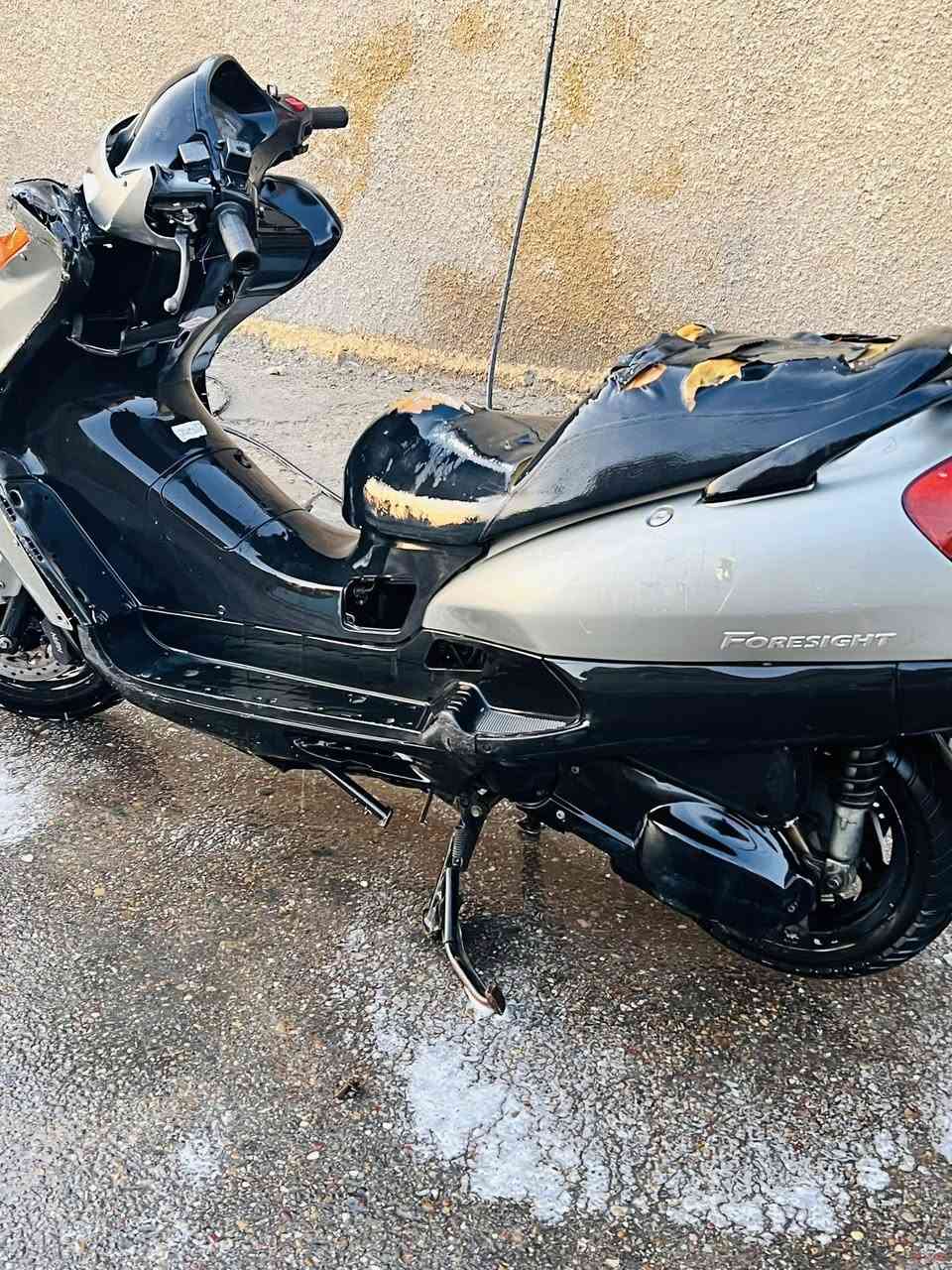 السلام عليكم فورسايت للبيع طافية زوج تايرات جدد باكستاني بيها عطل بسيط ابيع كون حديد مكاني بغداد الامين الثانية السعر 400 الف ***********
