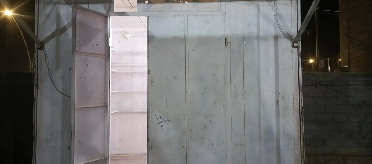 كرفان للبيع العرض315 متر وطول 265 مكاني الخمسه كيلو ***********
