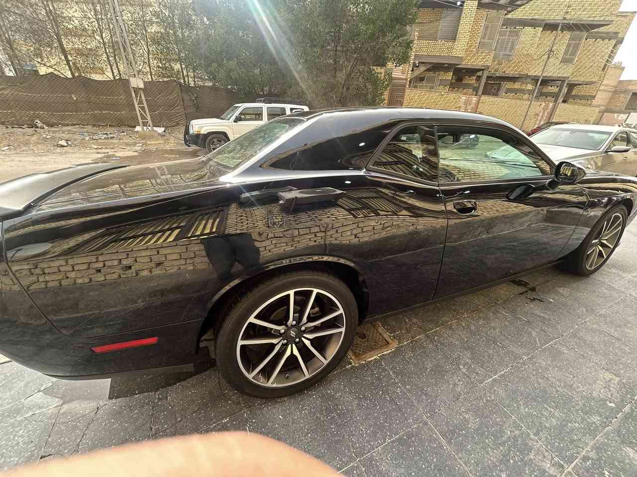 دوج جالنجر R/T
موديل 2023 
الضرر ثلاثه قطع
مواصفات كشنات مخمل
شاشه وسط 
المحرك 5.7L
حد الفحص 

للستفسار على الرقم
***********
