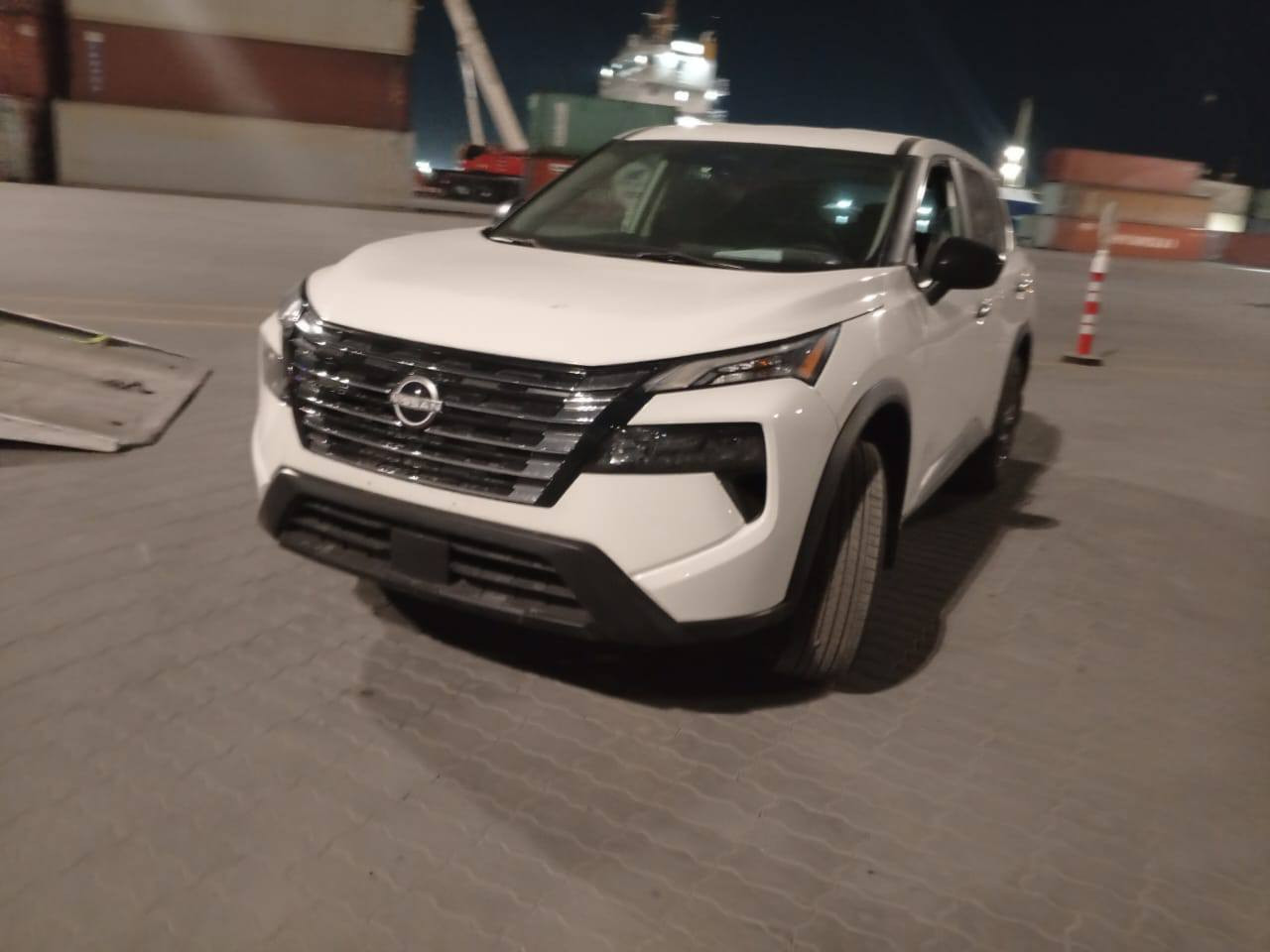 نيسان روج موديل 2024 سيارة جدأ نظيفة ماشيه 19 ميل فقط حادثه باب خلفي وجاملغ شبر  بدون ايرباك بدون دواخل
تحكمات ستيرن  بصمه ابواب تشغيل بصمه كشنات تدفئة تبريد  تشغيل عن بعد وبعد بيه هواي مواصفات سعر السيارة173وبي مجال بسيط للتواصل خاص او الاتصال ع رقم ***********
