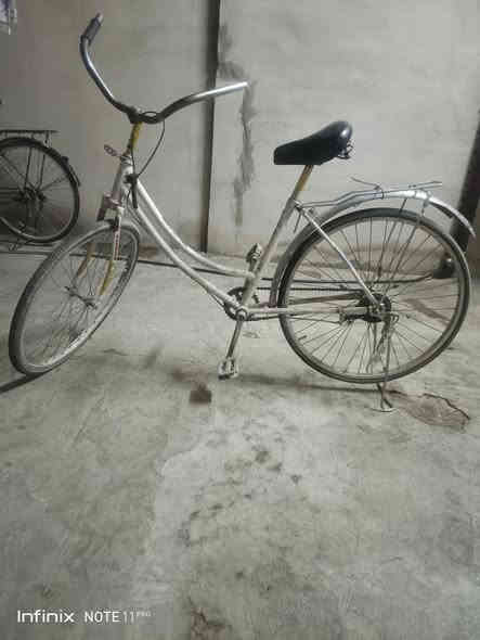 بيسكل للبيع السعر 40 الف وبي مجال بس الويل الكدام عوج *********** واتساب وخاص موجود
