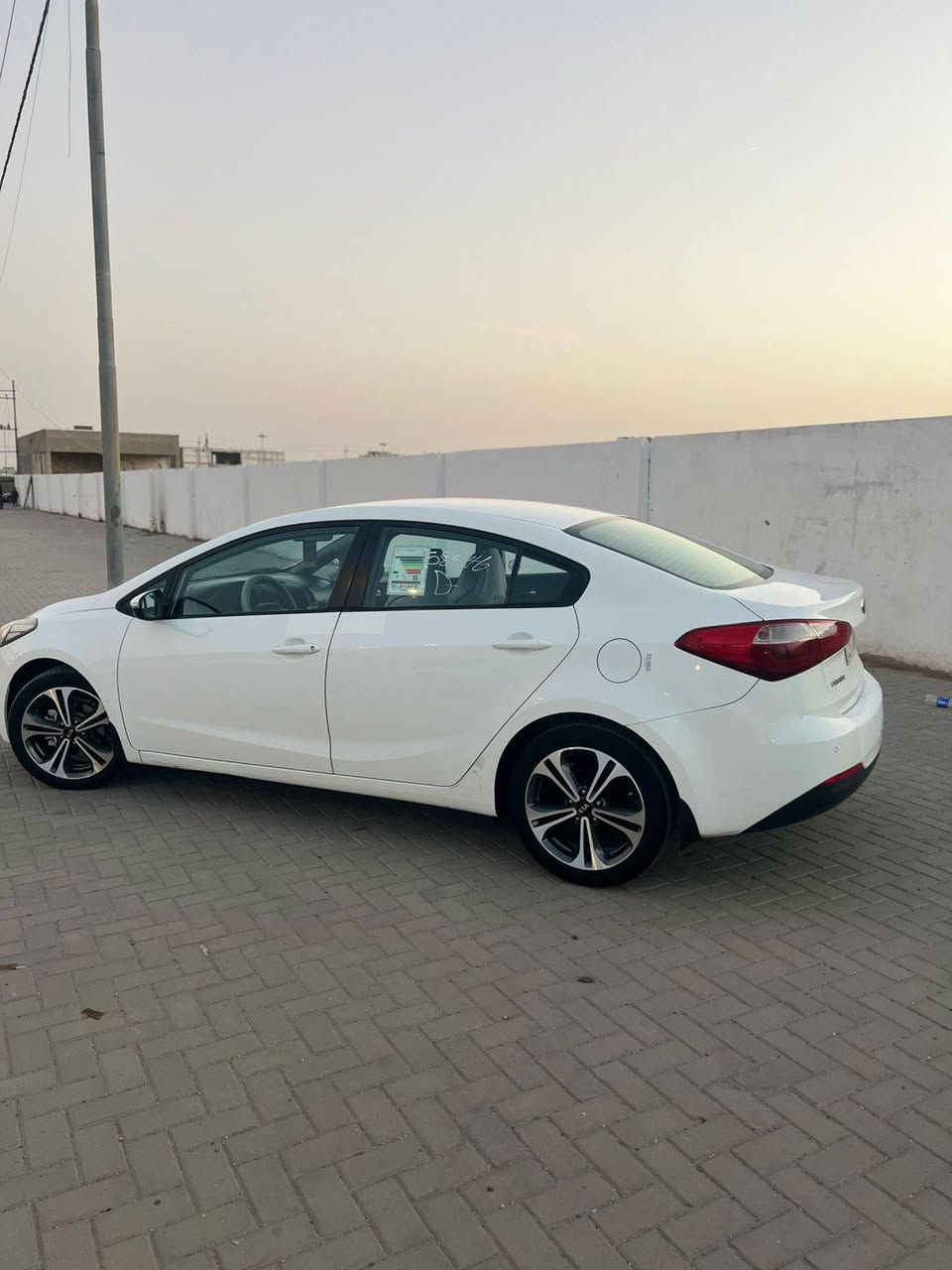 مكلف بل نشر 
سيراتو مديل 2014 مكفوله من الضربه وتبديل وصبغ مكينه 1600 جديده حداديه جديده تخم تاير جديد سياره اي نقص مابيها رقم اربيل جديد سنويه جديده سعر 127 مجال قليل حك جيه رقمي *********** شراي يتصل مكاني حيانيه شارع 60 البصرة, العراق
